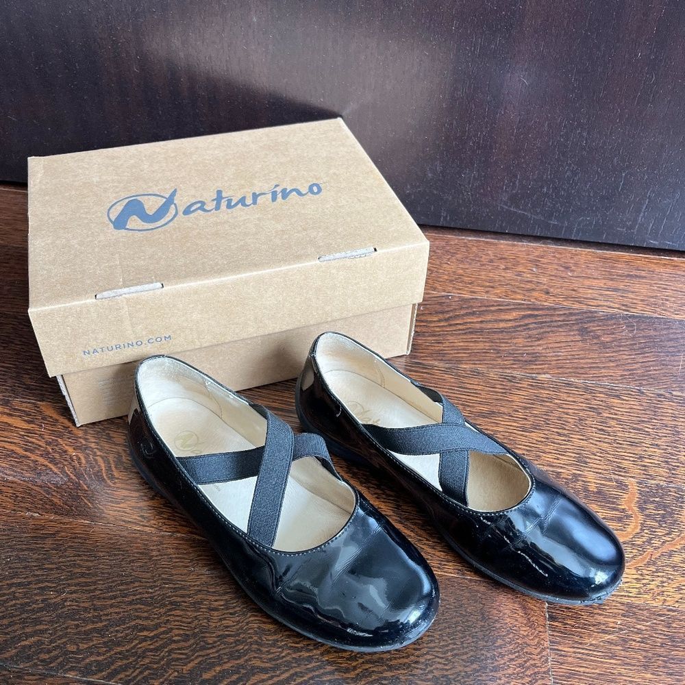 Naturino Black Patent Leather Ballet Flats